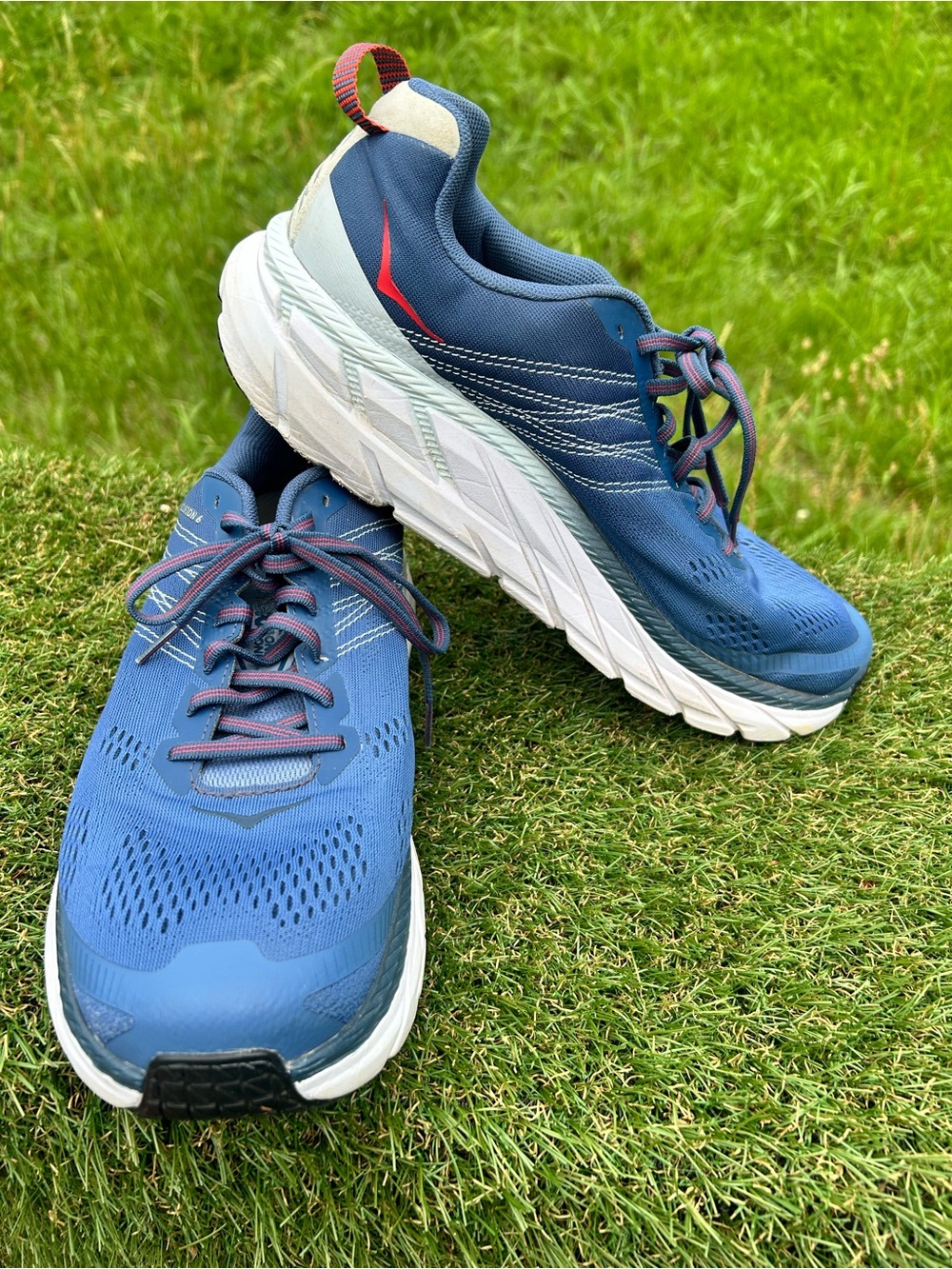Hoka One One Time To Fly M Clifton 6 Men's Size 10.5, Blue & Red Sneakers